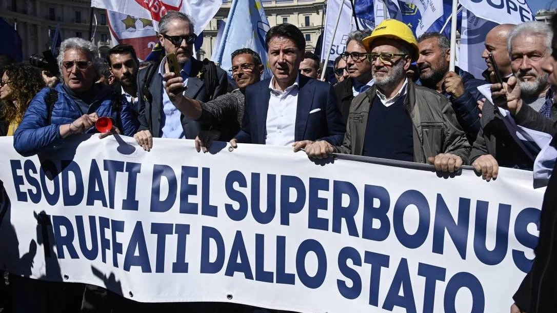 Una manifestazione del Movimento Cinquestelle in difesa del Superbonus