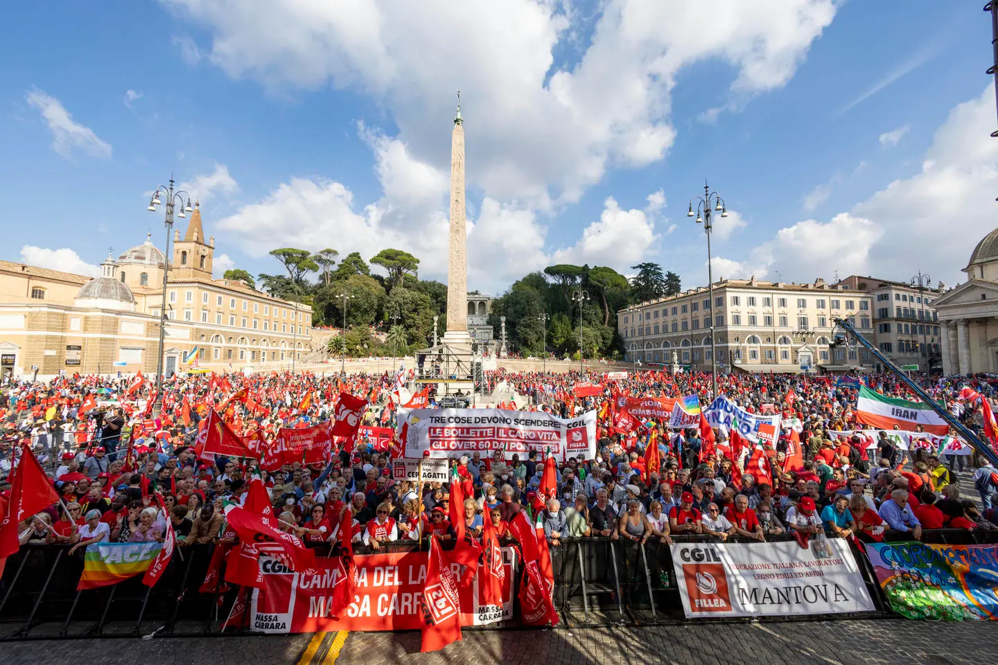 Manifestazione Cgil, Landini: "Non siamo qui contro qualcuno. Lavorare insieme"