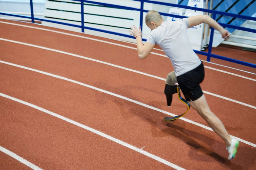 Un atleta con disabilità