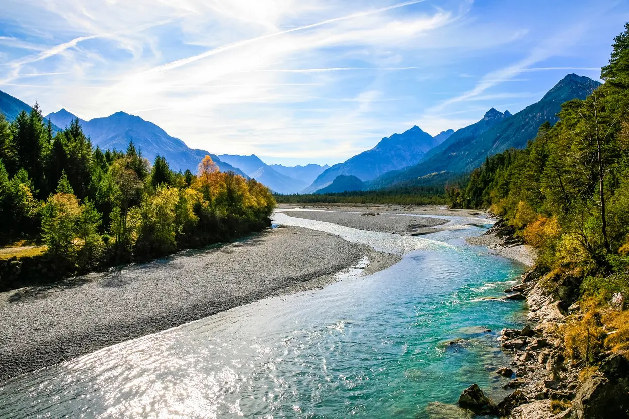 In Tirolo esplode l'autunno fra terme, escursioni all'alba e colazioni alpine