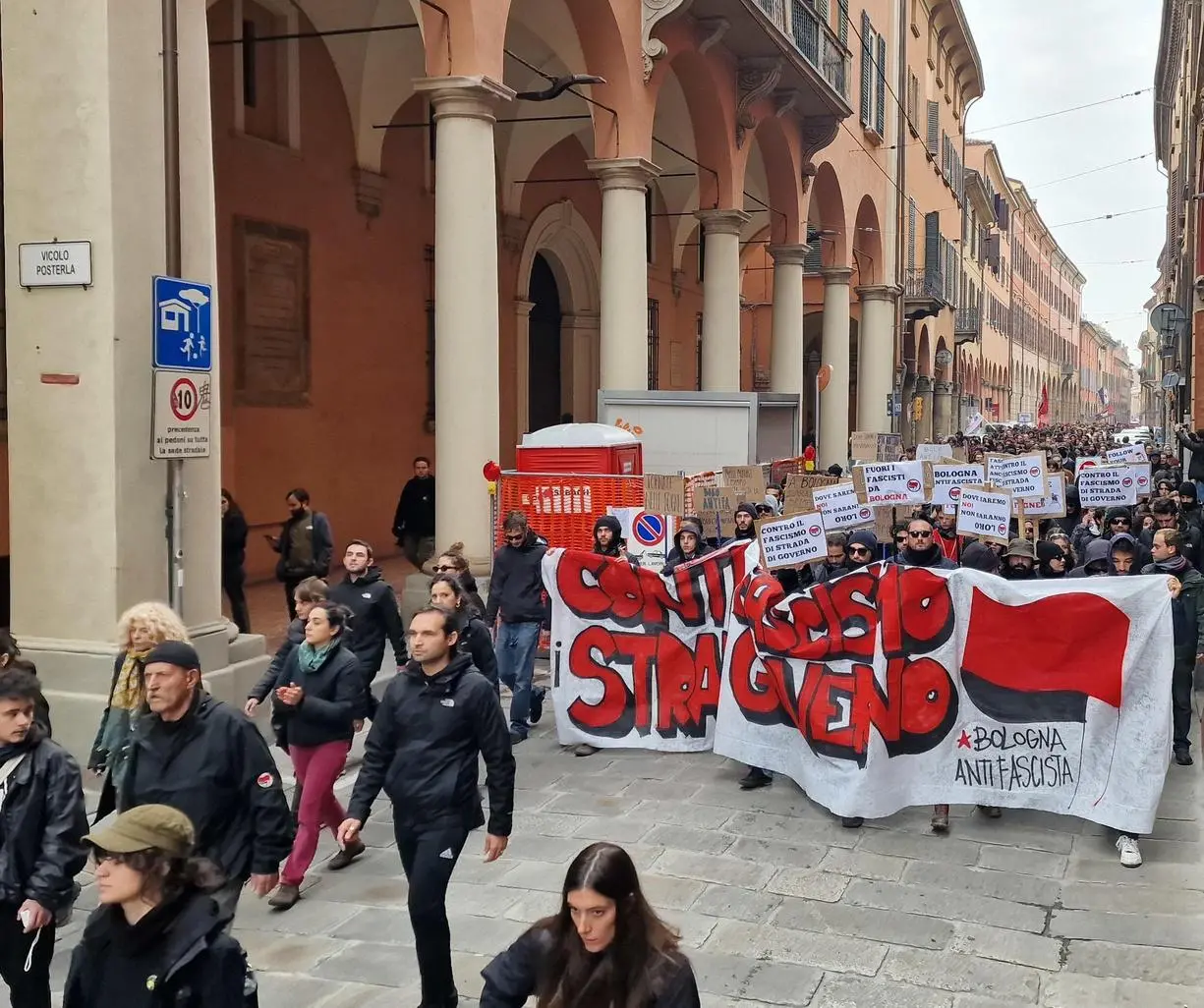 Bologna e la galassia rossa. Dai collettivi agli antagonisti. Con la carica degli anarchici