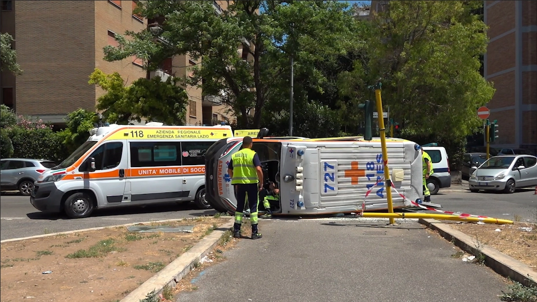 La scena dell'incidente in zona viale Palmiro Togliatti a Centocelle (Local Team)