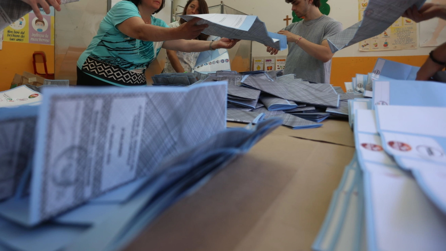 Elezioni, schede elettorali, voto (foto archivio Ansa)
