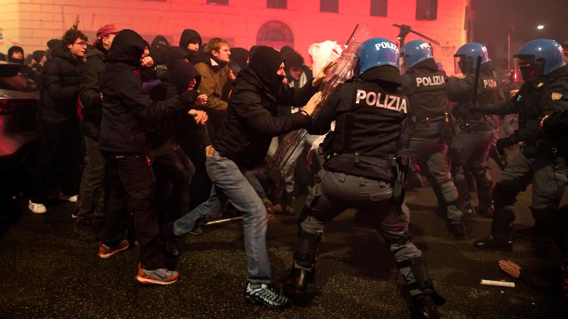 Corteo per Ramy a Roma, scontri tra partecipanti e polizia: 4 agenti feriti