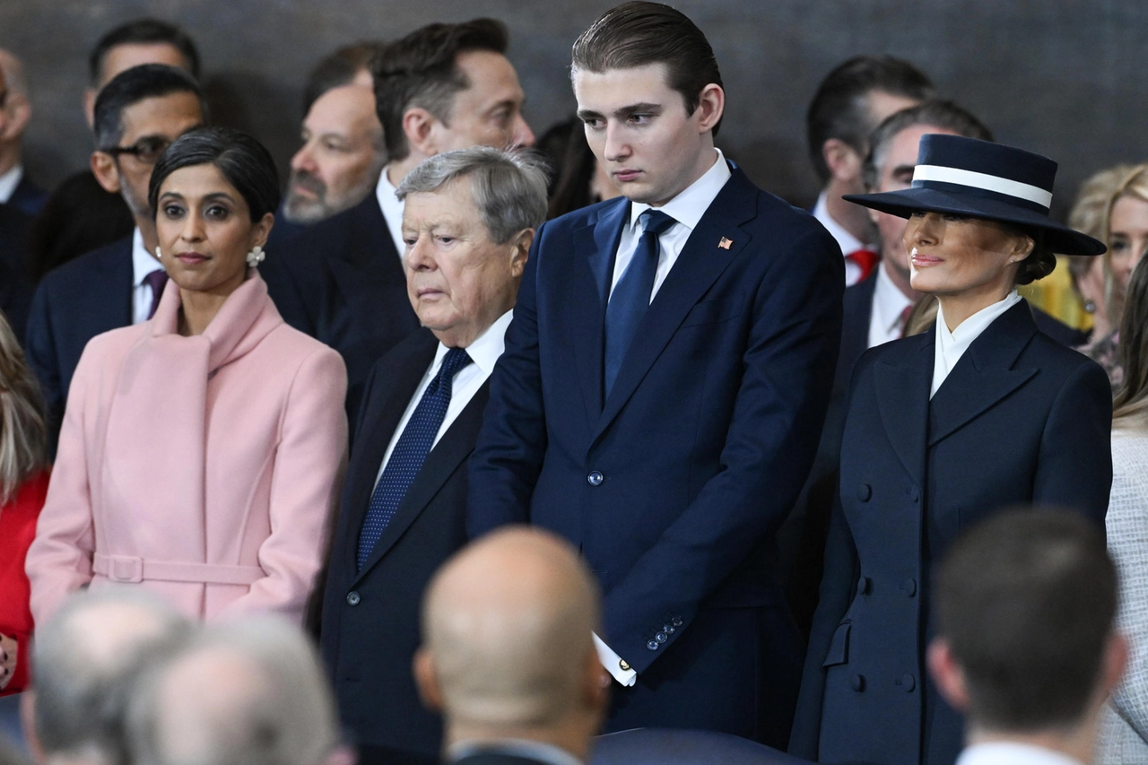 Barron Trump e Melania Trump durante l'insediamento del 47esimo presidente Usa (Ansa)