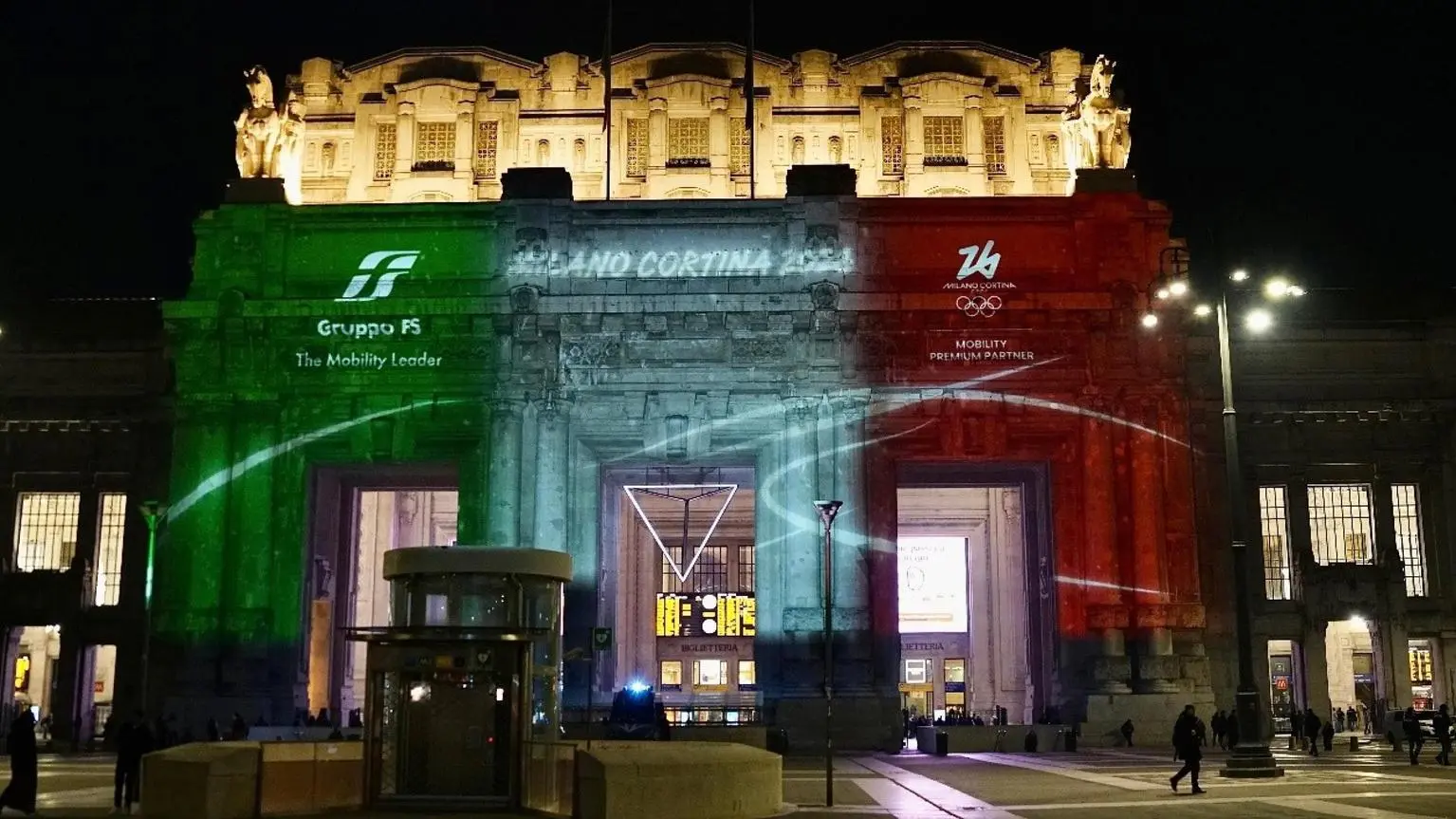 Milano-Cortina, il gruppo Fs illumina la Stazione di Milano