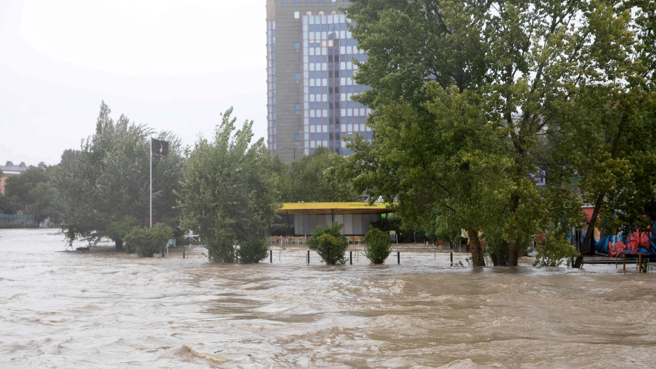 Austria, gli allagamenti a Vienna (foto Ansa)