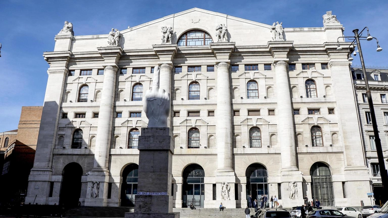 Borsa: Milano chiude in rialzo, Ftse Mib +0,46%