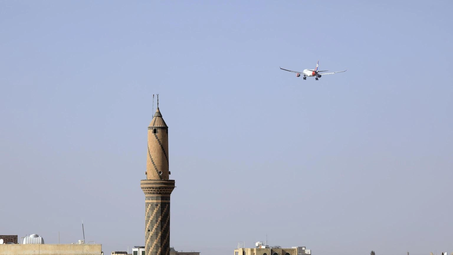 La Giordania chiude temporaneamente lo spazio aereo