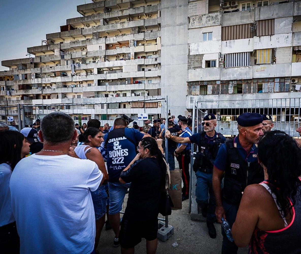 Scampia Crollo Ballatoio | è Morta La Nonna Della Vela Celeste Sono Tre ...