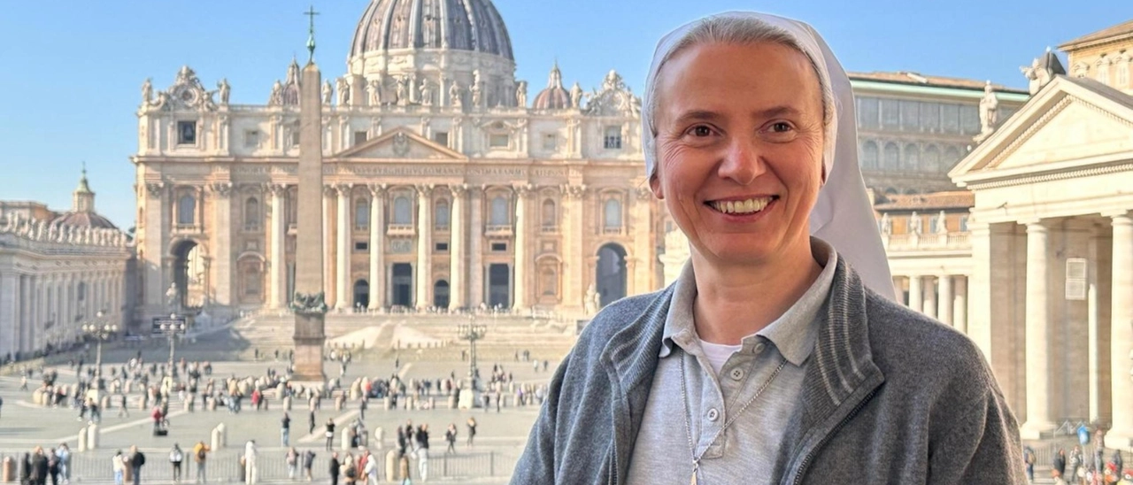 Suor Simona Brambilla è la prima prefetto donna in Vaticano: la nomina di Papa Francesco