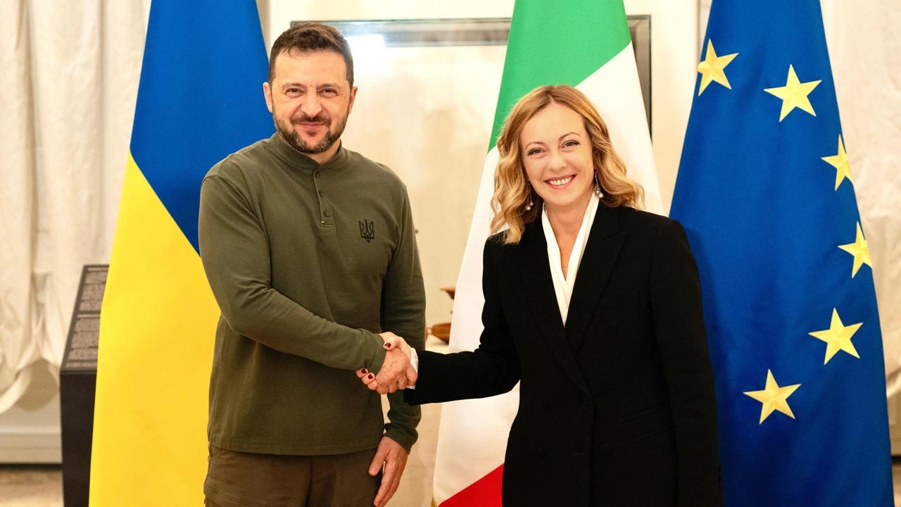 Il presidente dell'Ucraina Volodymyr Zelensky è arrivato a Palazzo Chigi, per un incontro con la premier Giorgia Meloni, che ha...