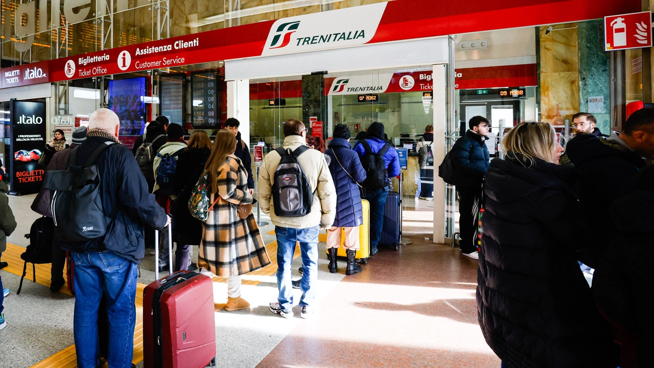 Code e disagi nella stazione di Bologna a causa di un guasto ferroviario nella linea dell’Alta velocità a Milano