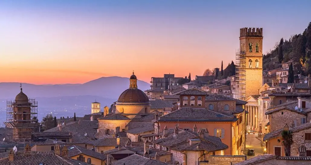 Un cammino sulle tracce di San Francesco che collega i luoghi chiave della vita e della predicazione del ‘poverello di Assisi’. Rasiglia a venti chilometri da Foligno è accostata a Venezia per la presenza di canali d’acqua che si incrociano alle stradine del borgo medievale