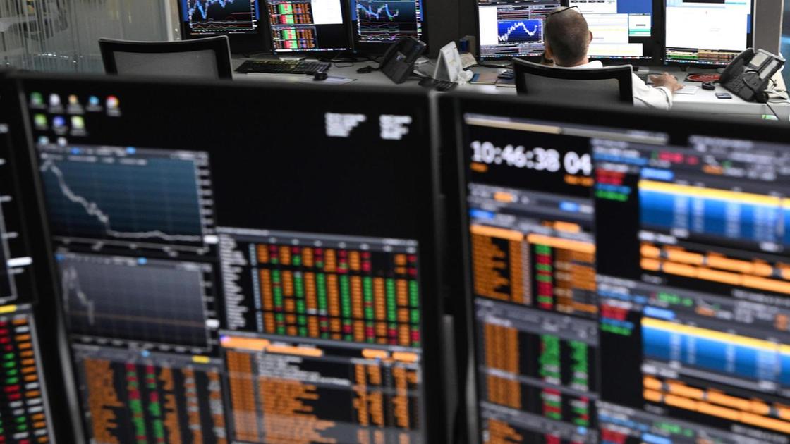 Lo spread tra Btp e Bund si stringe a 120,6 punti