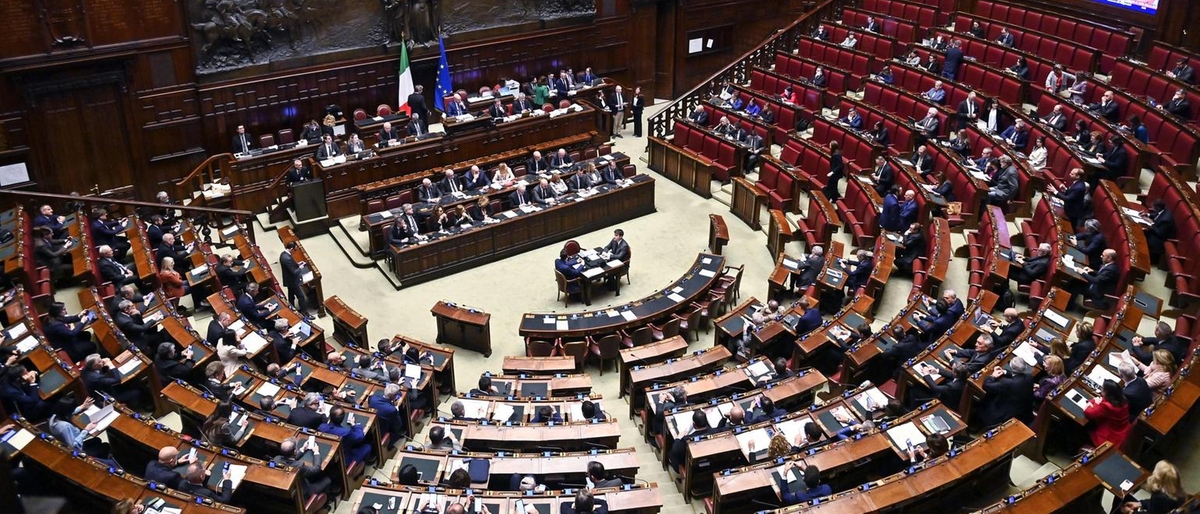 Scintille in Aula Camera. Fischi e proteste, seduta sospesa