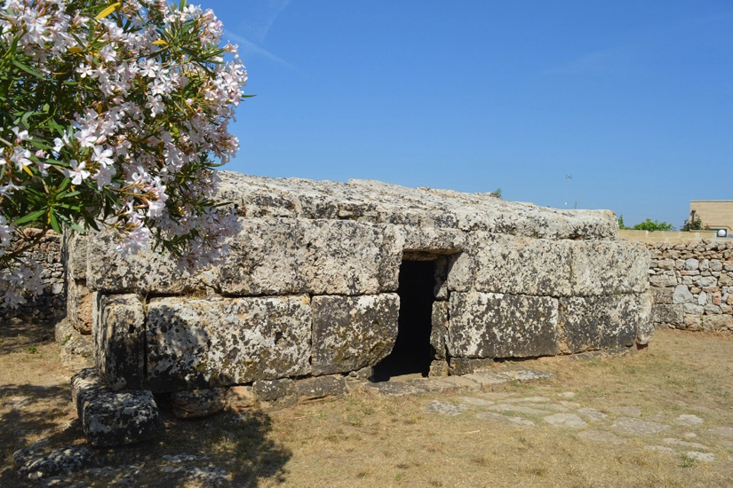 Il monumento funebre delle Centopietre