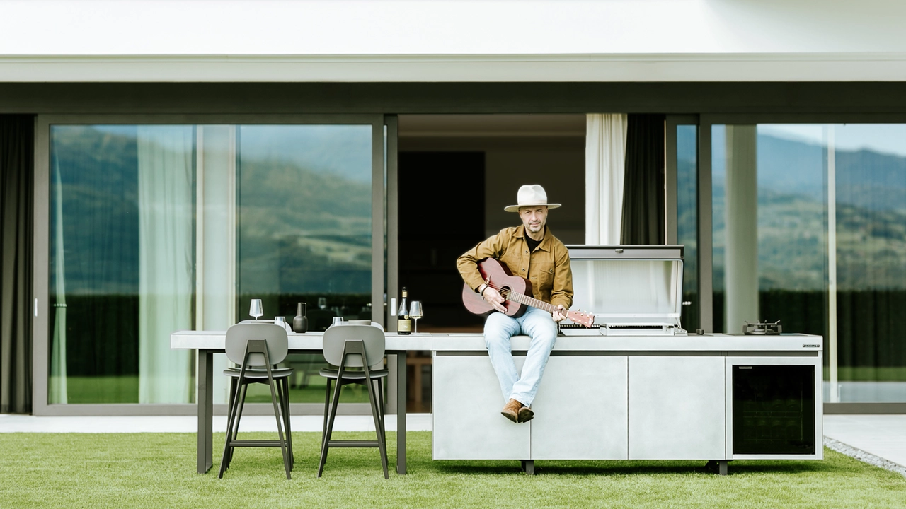 La nuova cucina outdoor Joe Bastianich x Fògher: design e convivialità