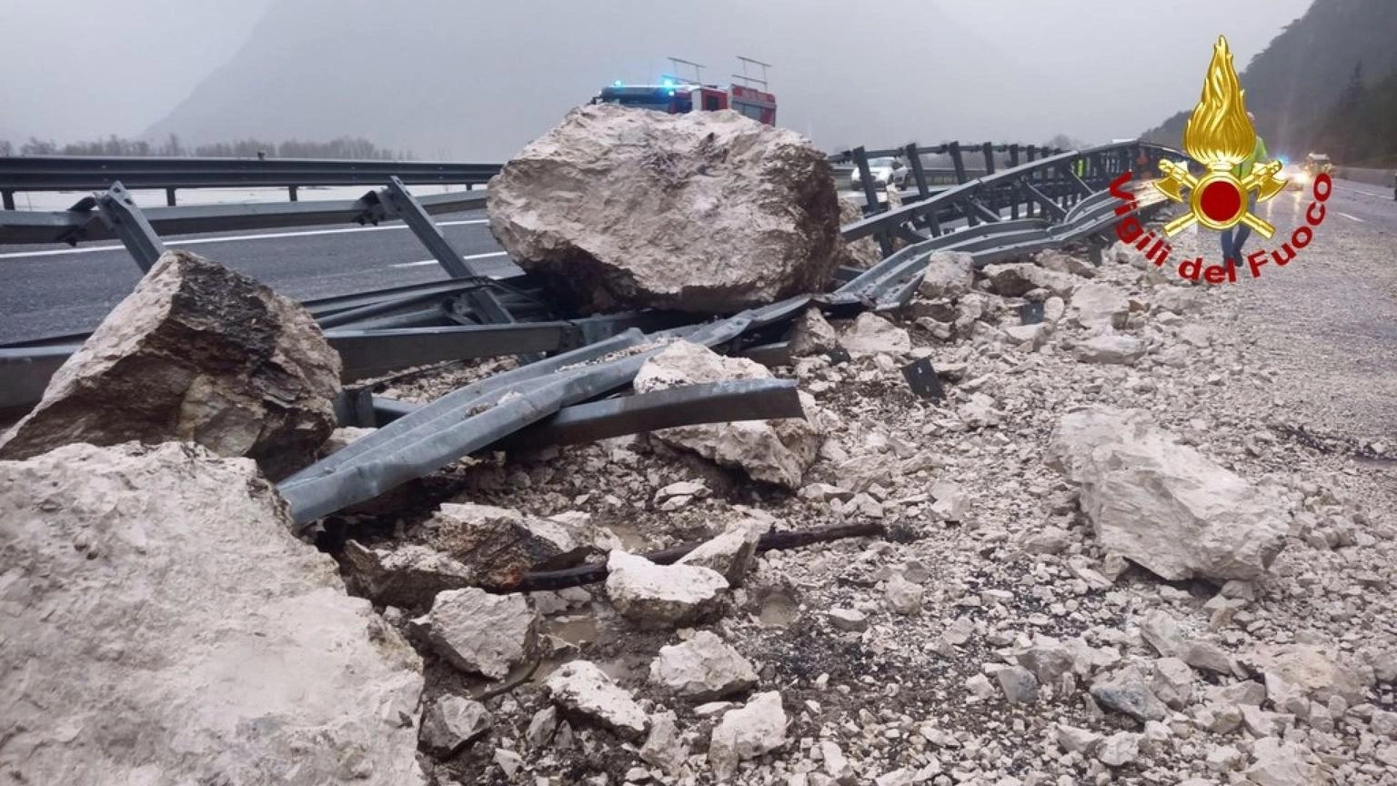 Maltempo, cade frana sull'Autostrada A23 in Friuli