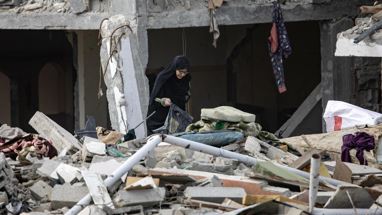 L'agenzia di Protezione Civile a Gaza riferisce di migliaia di cadaveri ancora sotto le macerie e difficoltà nel recupero.