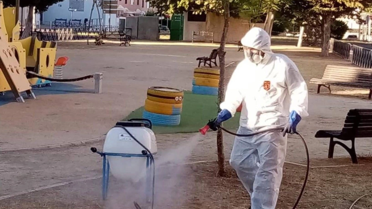 Fumigation to exterminate mosquitoes transmitting the West Nile virus