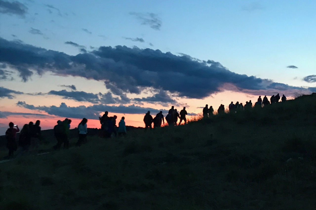 Moonlight Lessinia trekking al tramonto