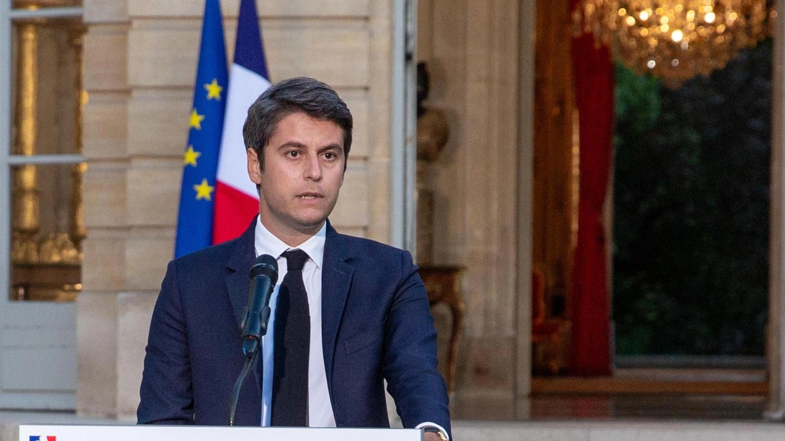 La gauche mette in guardia Macron sulla conferma di Attal