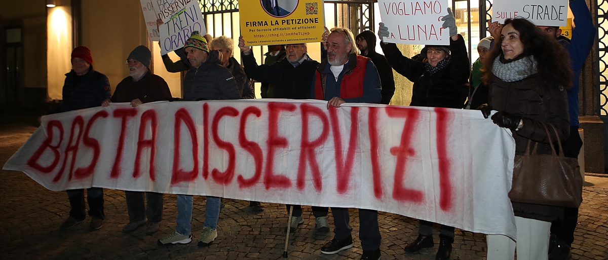 Treni in tilt tra Molise e Puglia: ritardi fino a 230 minuti e cancellazioni. Disagi per chi rientra a casa per Natale