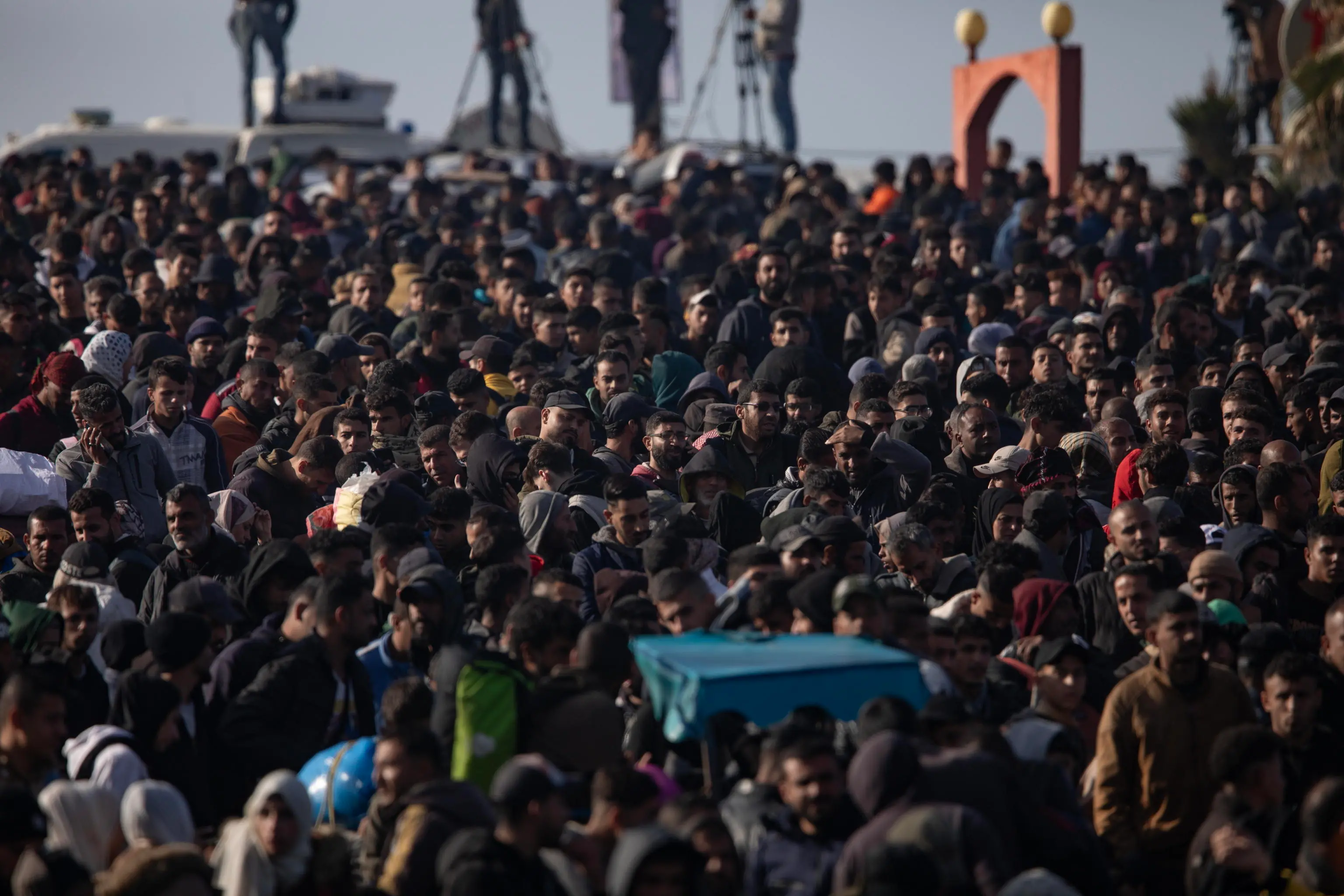 Israele blocca il ritorno dei palestinesi a Gaza fino al rilascio di Arbel Yehoud. Media: “La rapita potrebbe essere rilasciata nei prossimi giorni”