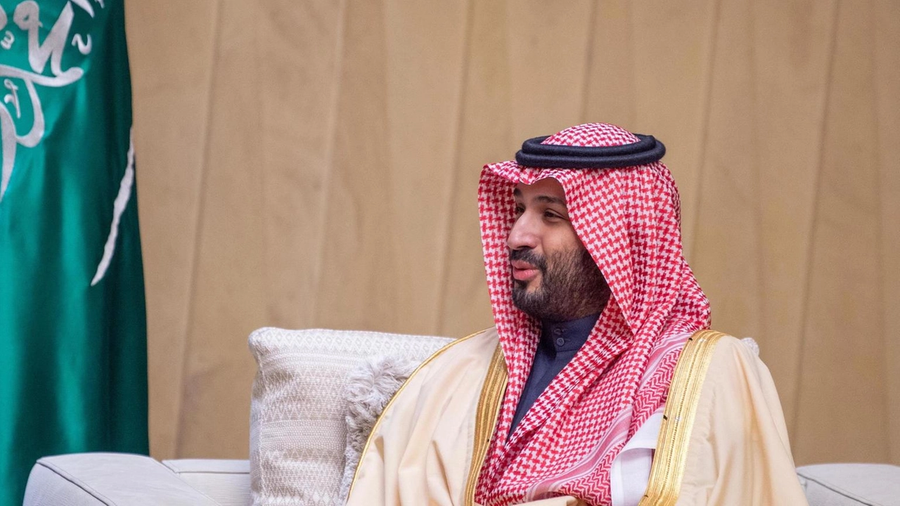 Mohammed bin Salman ribadisce a Putin l'impegno saudita per il dialogo e il sostegno a iniziative di pace in Ucraina.