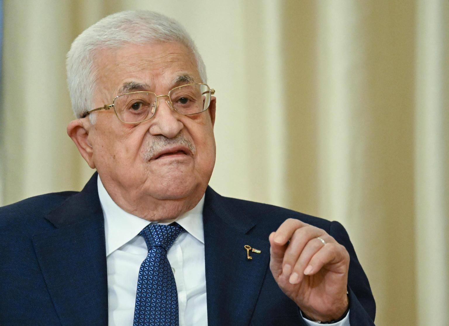 Israele indignato dopo la scarcerazione di Yasser Abu Bakr e le congratulazioni di Abu Mazen