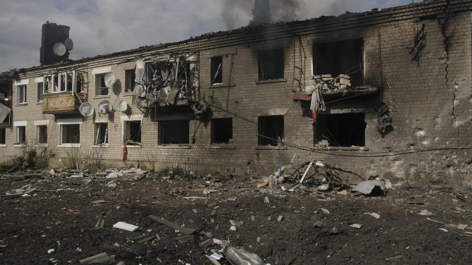 Kiev, 'Volchansk è in fiamme, combattiamo casa per casa'