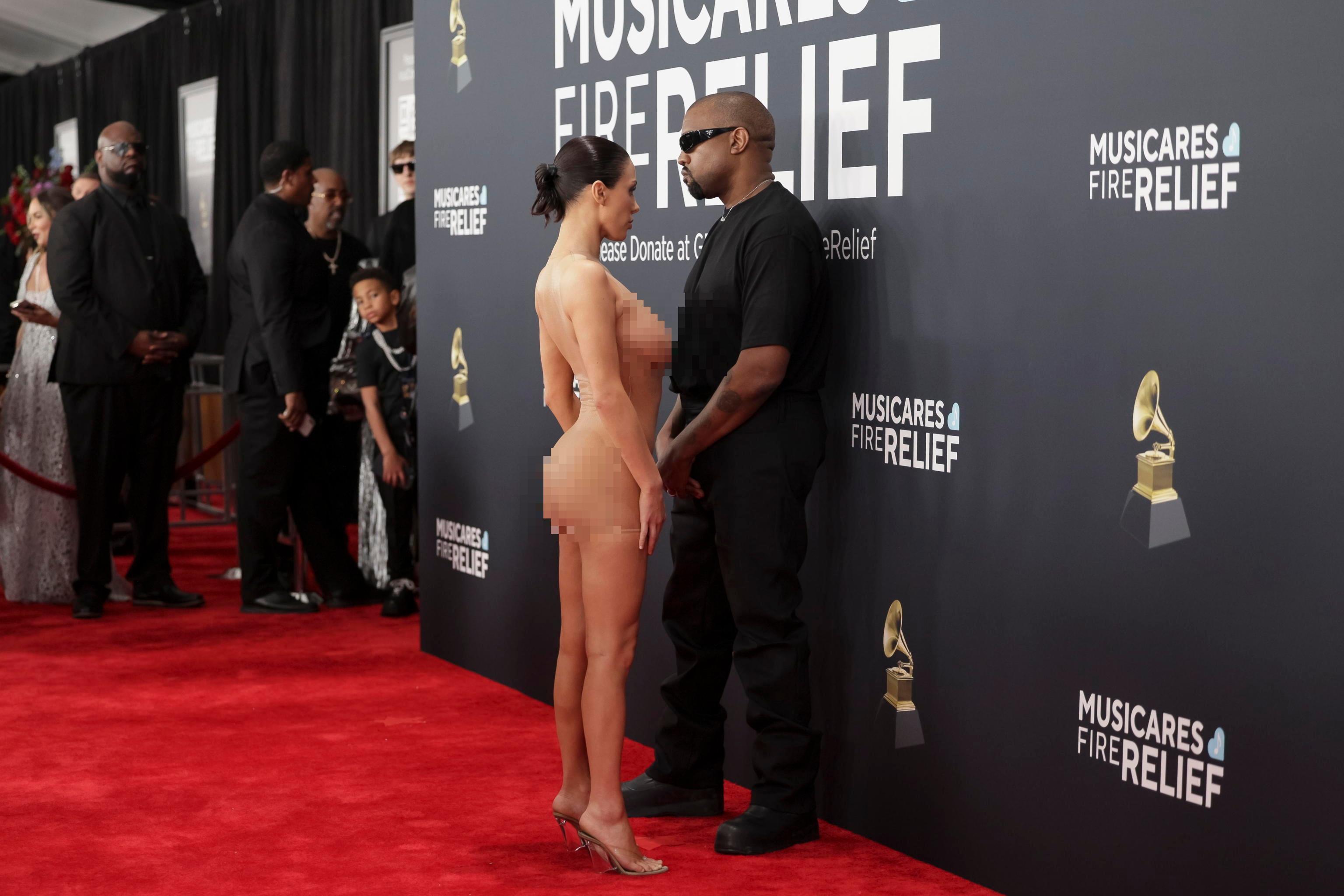 Bianca Censori e Kanye West: divorzio da 5 milioni di dollari. Voci di rottura dopo il nudo ai Grammy