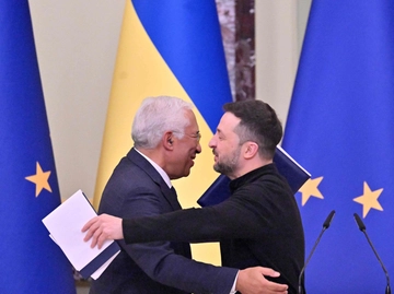 Ucraina-Russia, le condizioni di Zelensky per la tregua: solo dopo pacchetto di armi e invito Nato