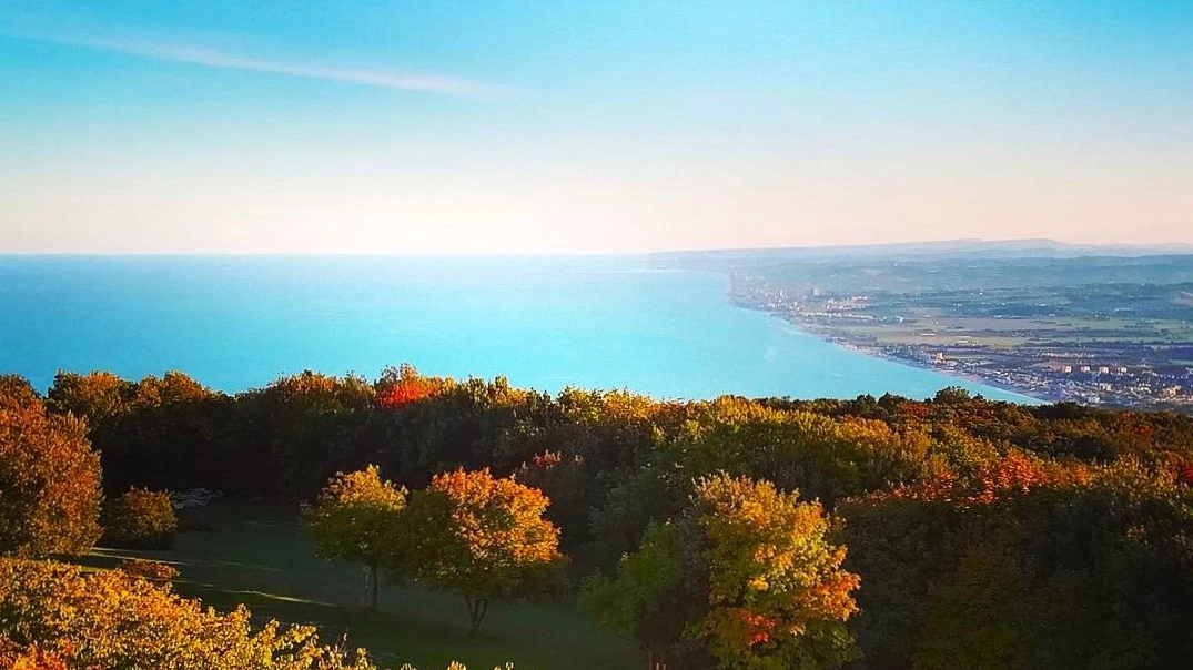 3. La vista in autunno dall'alto del Monte Conero verso il versante sud - Crediti: Chiara 