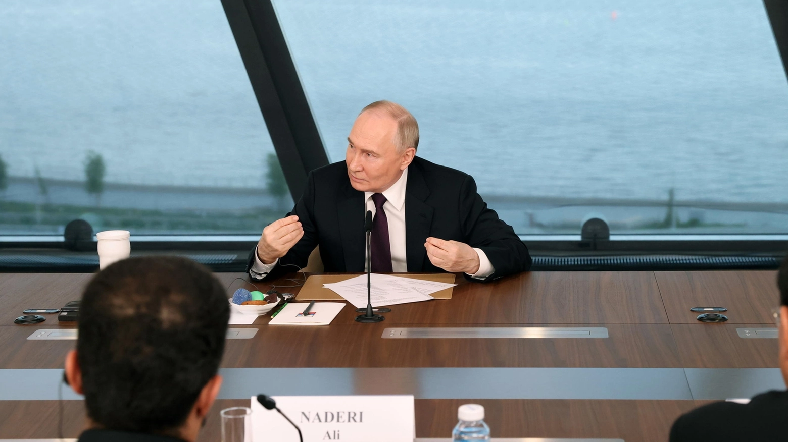 Putin incontra le agenzie stampa internazionali (Ansa)