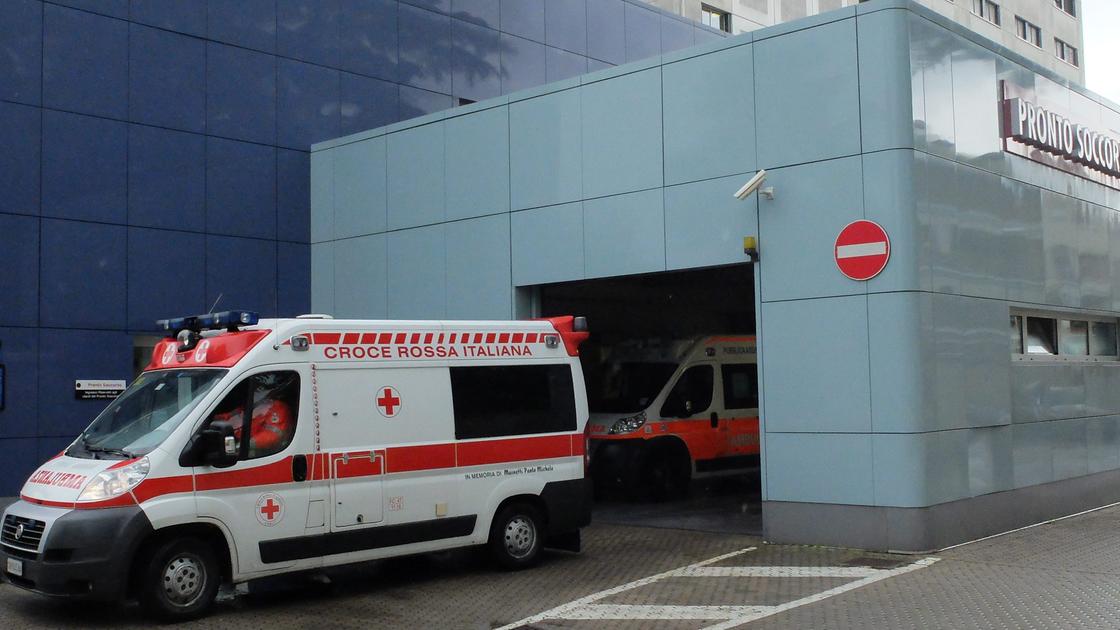 Beve Vodka con i compagni a scuola, 15enne ricoverata in ospedale. L’ombra della sfida social