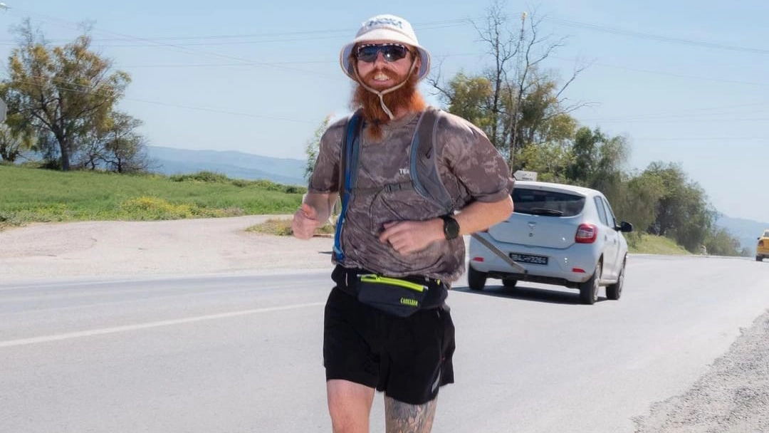 Il maratoneta Russ Cook (Instagram)