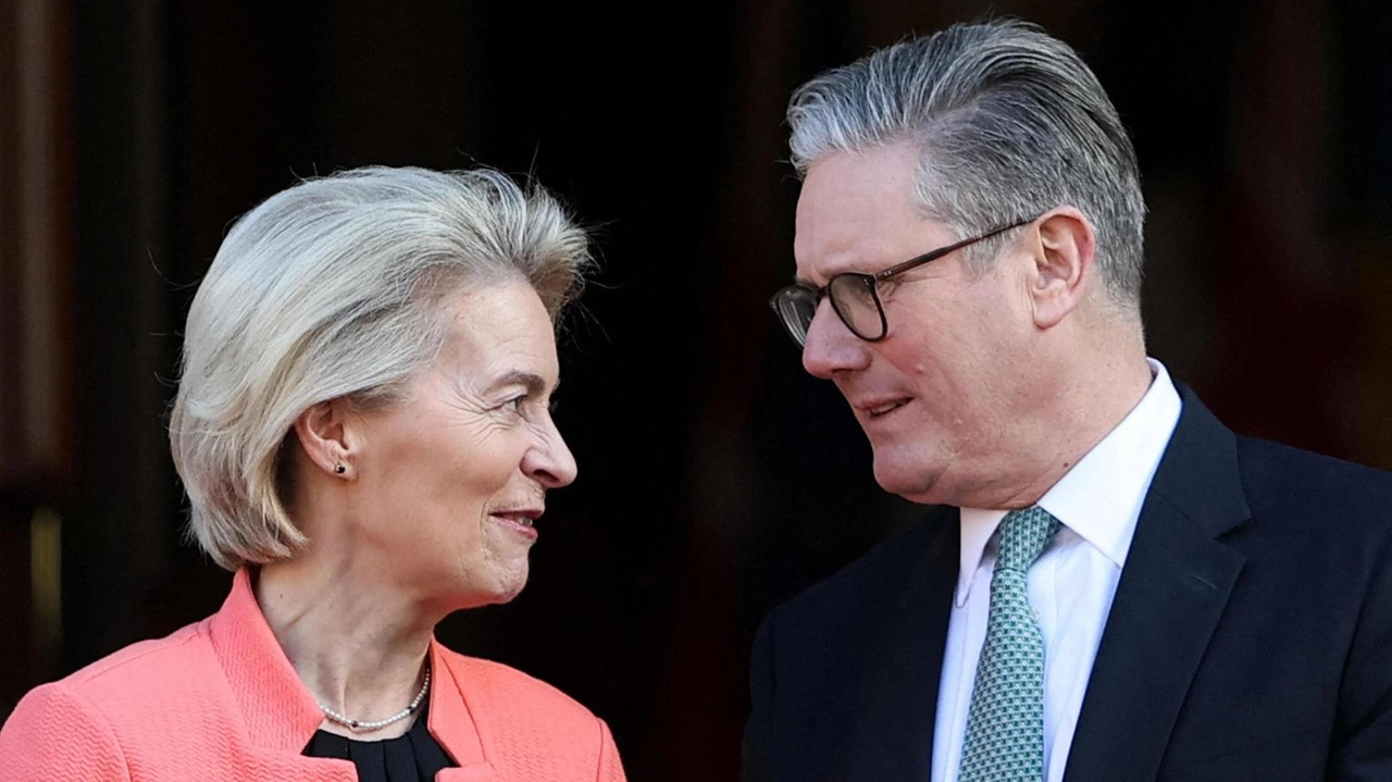 Il premier britannico, Keir Starmer, la presidente della Commissione Ue, Ursula von der Leyen