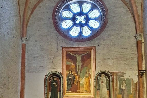 ABBAZIA DI FIASTRA - L'interno della chiesa