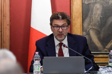 Giorgetti: revisione dei valori catastali se usati bonus edilizi. In manovra risorse per sanità e rinnovo contratti Pa