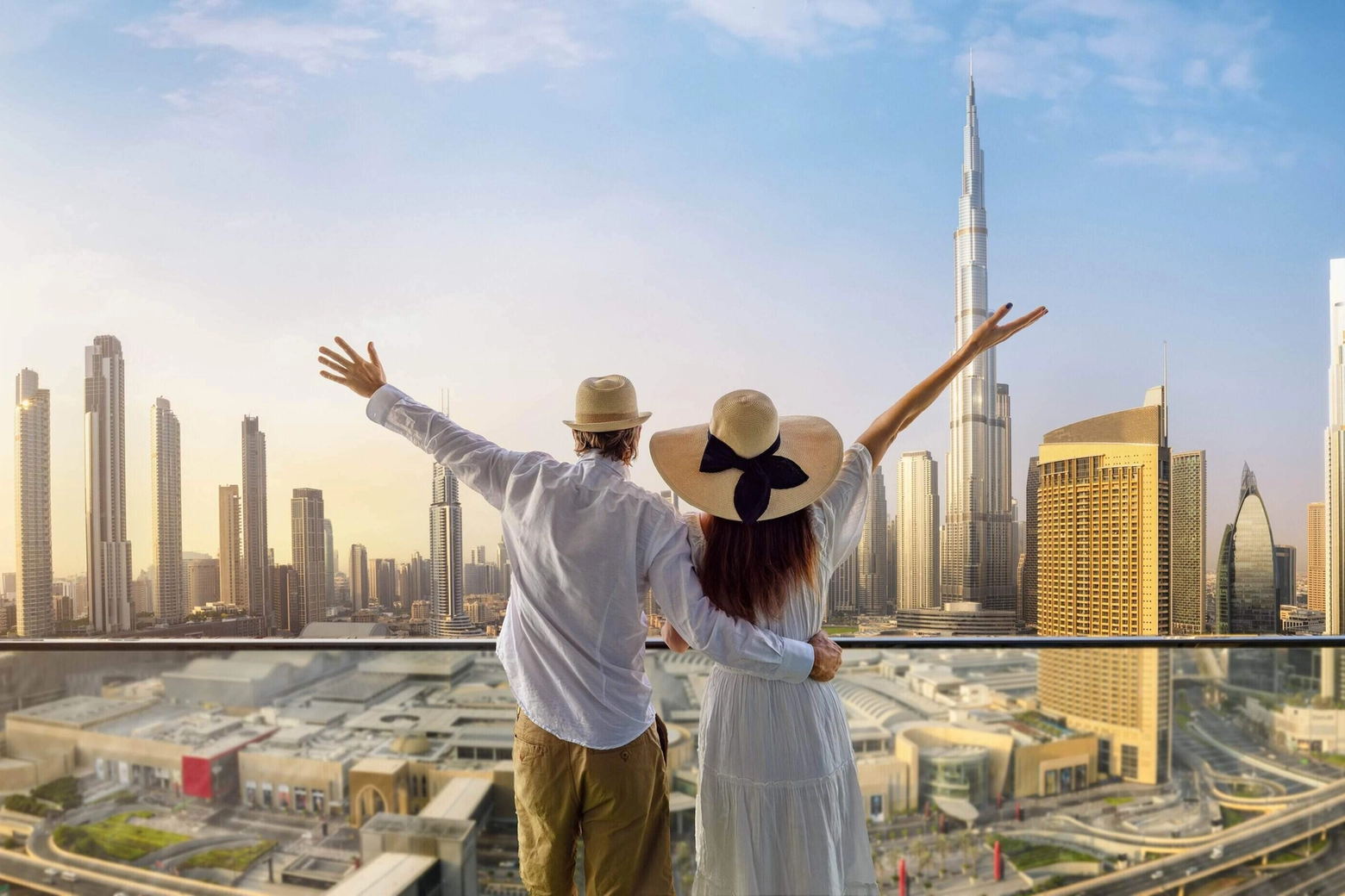 La suggestiva veduta dalla terrazza panoramica di un museo a Dubai