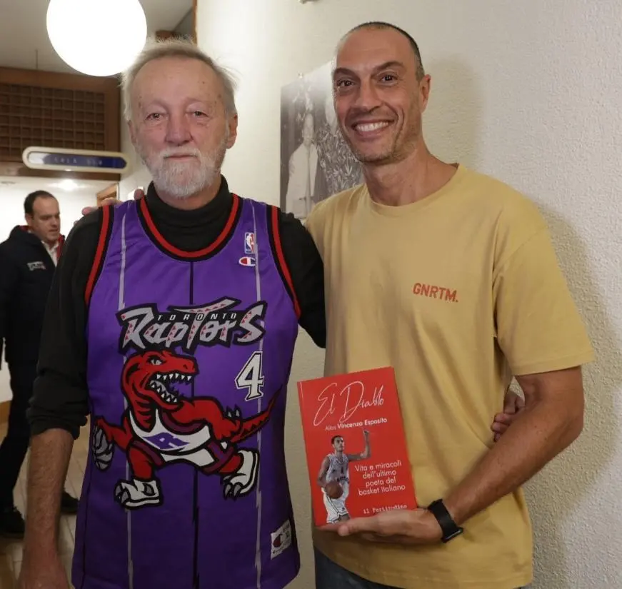 DOMANI ’EL DIABLO’ RICEVERA’ L’ABBRACCIO DEL PALADOZZA. Esposito, che show per il suo libro: "Ringrazio anche chi mi ha odiato»