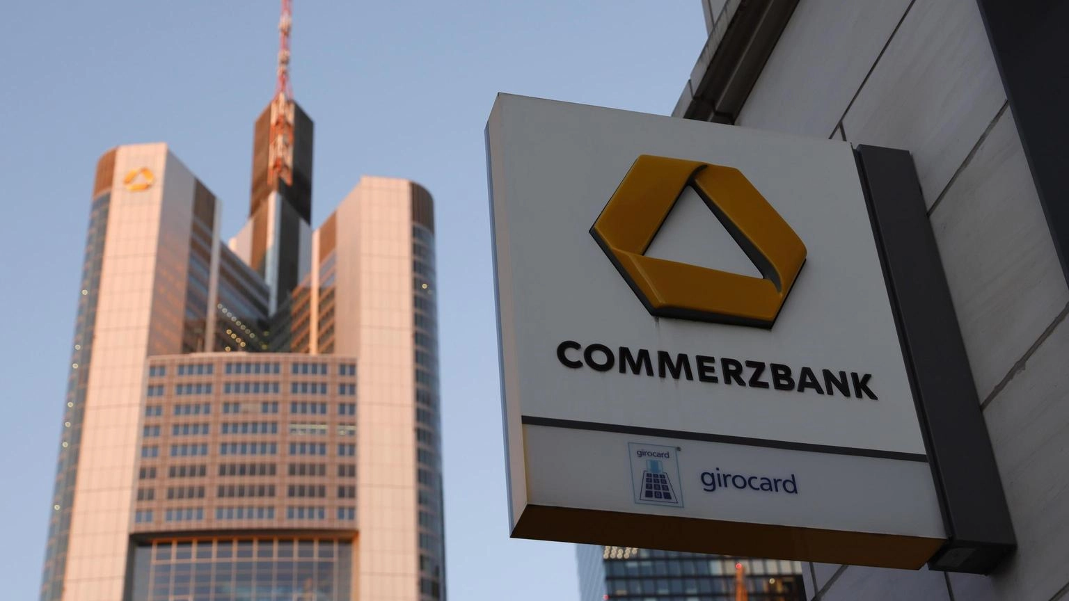 Cala l'utile di Commerzbank, buyback da 600 milioni