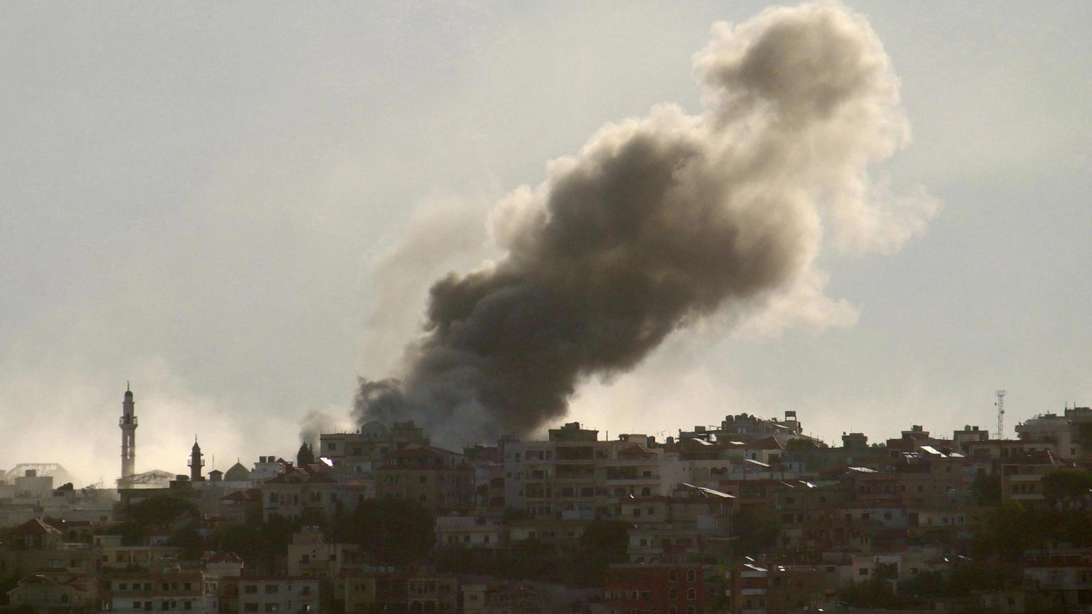 Diversi feriti in nuovi attacchi israeliani nel sud del Libano