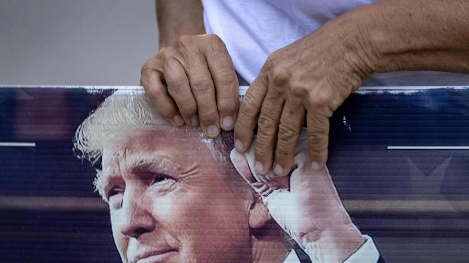 Stormy Daniels rompe il silenzio, 'carcerate Trump'