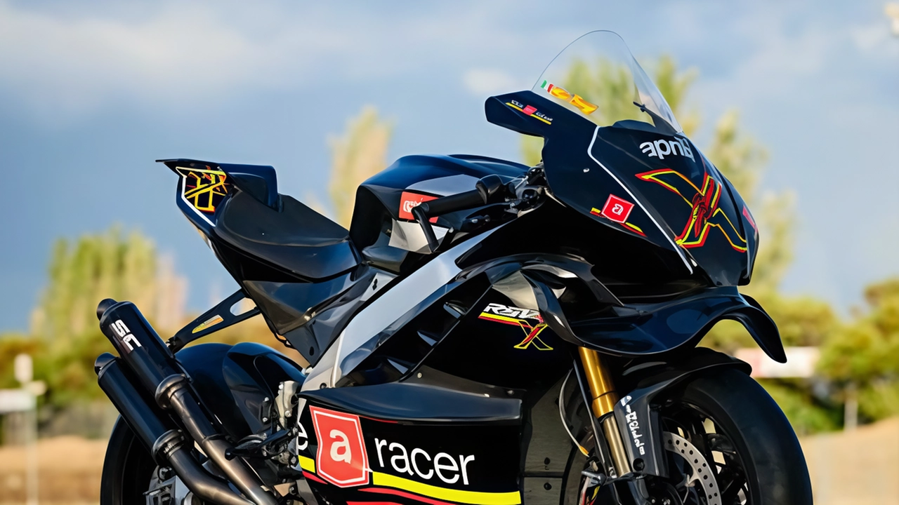 Aprilia RSV4X ex3ma. Emozioni da MotoGp. Livrea e prestazioni: quando tutto è... oltre