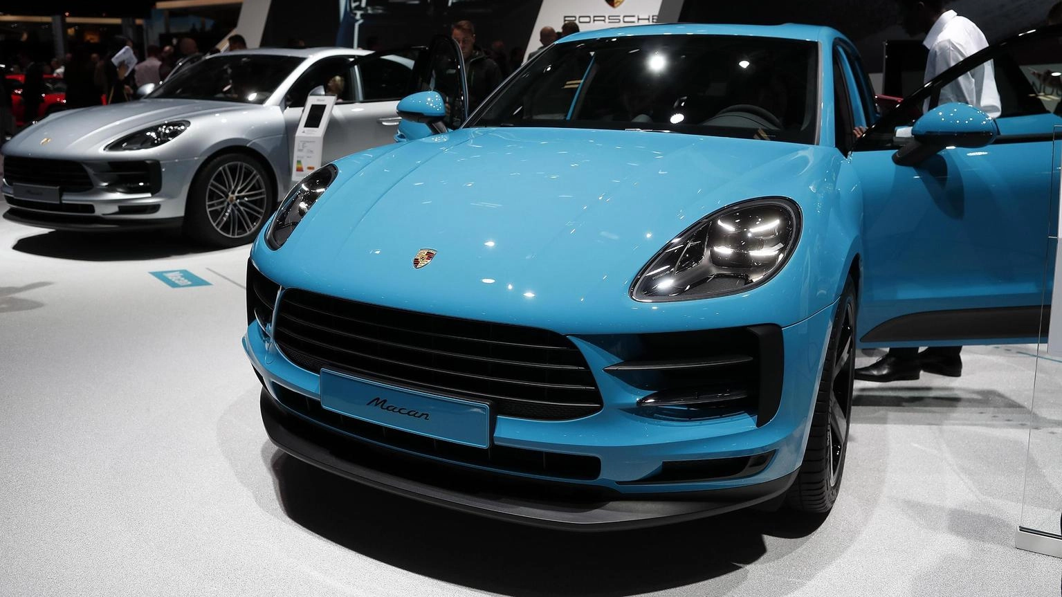 Porsche chiude i 6 mesi con ricavi in calo sotto i 20 miliardi