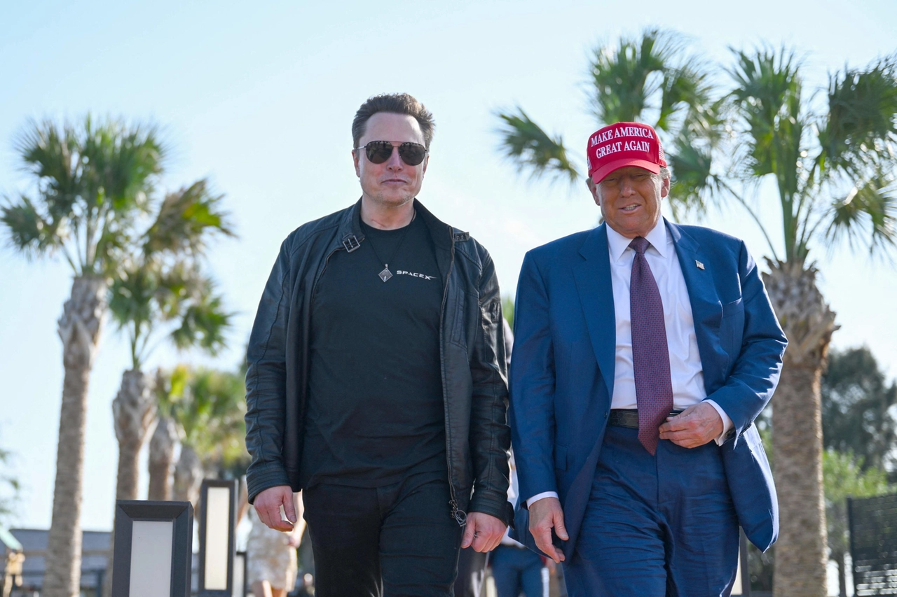 Donald Trump ed Elon Musk. L'asse tra i due tycoon rappresenta una sfida per la Ue (Ansa)