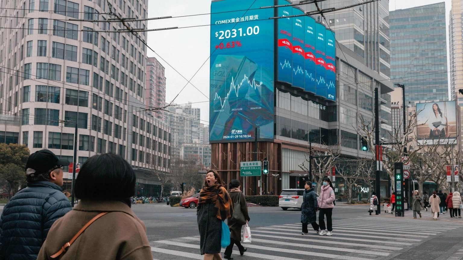 Borsa: Asia contrastata, yen forte sul dollaro e Tokyo cala